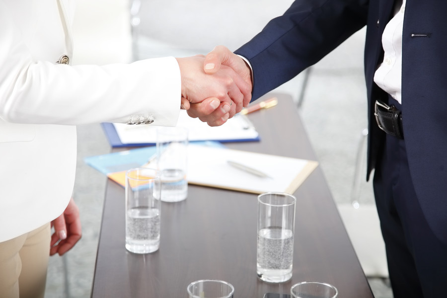 上海刑事案件律師:欠錢不還在網(wǎng)上曝光是否犯法的深度剖析