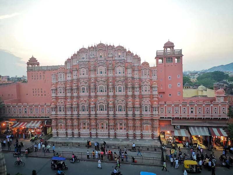 未經(jīng)許可經(jīng)營(yíng)現(xiàn)貨黃金延期交收業(yè)務(wù)的行為如何定性？閔行刑事律師來(lái)回答