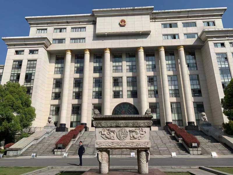 飯店服務(wù)員是三陪小姐是犯罪嗎？來(lái)和徐匯刑事律師看看這個(gè)案例