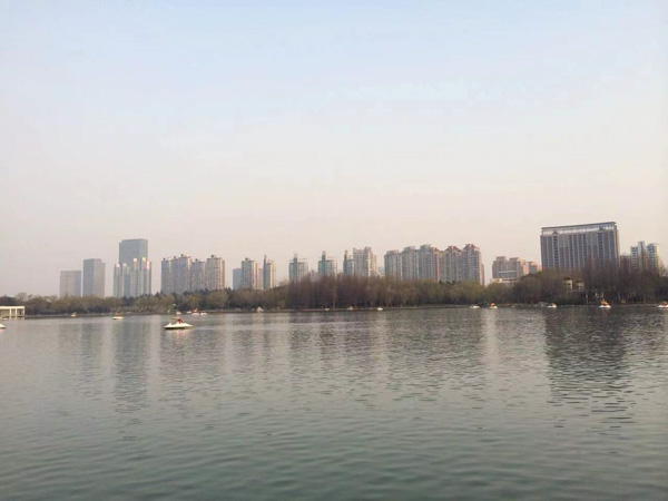 攜帶兇器在銀行營(yíng)業(yè)大廳搶奪儲(chǔ)戶(hù)現(xiàn)金如何處理？上海刑事律師網(wǎng)告訴您