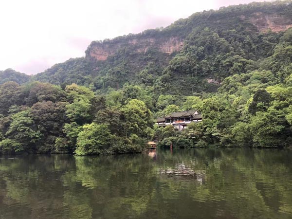 上海刑事案件好律師為您講解將他人禁閉起來以得逞劫財(cái)如何定性