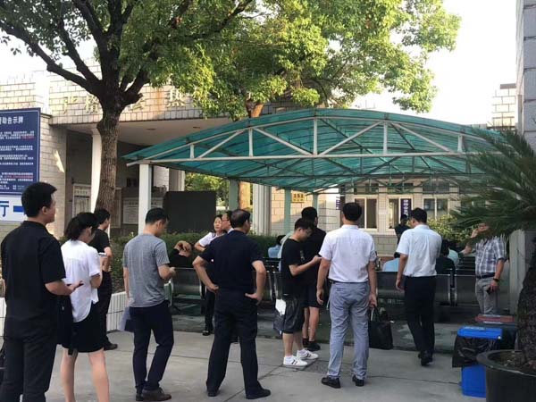 上海刑事訴訟法律師來講講將回收的空舊酒瓶與假冒注冊商標標識組裝如何定性