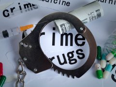 對(duì)明知是有罪的人而故意包庇不使他受追訴