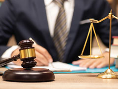 <b>上海刑事律師解析財(cái)務(wù)詐騙的立案標(biāo)準(zhǔn)</b>